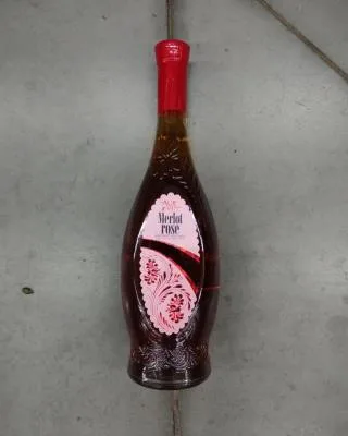 Merlot rose, růžové víno polosladké, vyrobeno v Moldavsku, alk. 13,0% obj.